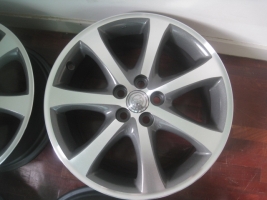 ขายล้อแม็กมือสอง toyota wish 17"x7" et45 5รู100 ล้อทำสีมาใหม่ครับ สีเทากันหน้าเงา ใส่ altis,corona exsior ได้ครับ ขายทั้งชุด 5,900 บาทครับ สนใจติดต่อเล็กคลองสามครับ 081-3747940