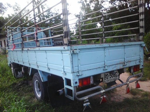 หกล้อ NKR110แรง เกียร์สั้น สภาพสวยๆพร้อมใช้ ทะเบียนพร้อมโอน