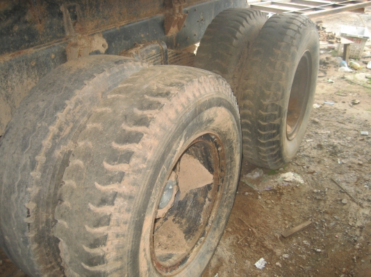 2 เพลา  195 แรง   ราคา  820.000  บาท