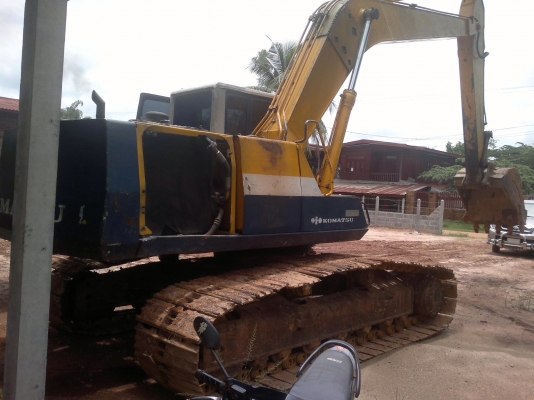 ขายด่วนรถแบคโฮ  KOMATSU  PC200 รุ่น 5  สภาพดีมาก  พร้อมใช้งาน