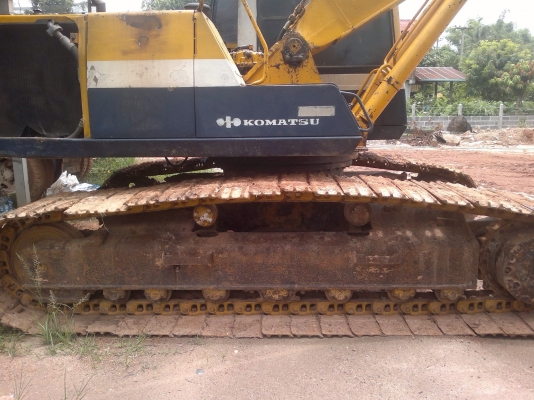 ขายด่วนรถแบคโฮ  KOMATSU  PC200 รุ่น 5  สภาพดีมาก  พร้อมใช้งาน