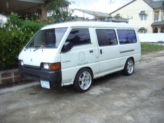 ขายรถตู้ mitsubishi l300 สวยๆๆเดิมๆๆ วิ่งน้อย 115000บ. ขายรถตู้ mitsubishi l300 สวยๆๆเดิมๆๆ วิ่งน้อย 115000บ.
