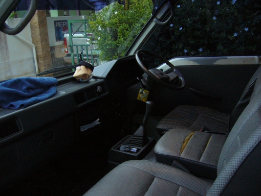 ขายรถตู้ mitsubishi l300 สวยๆๆเดิมๆๆ วิ่งน้อย 115000บ. ขายรถตู้ mitsubishi l300 สวยๆๆเดิมๆๆ วิ่งน้อย 115000บ.