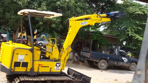 ขายรถขุด YANMAR. YB 1200s(FROM JAPAN)ราคาต่อรองได้นะครับ ขายรถขุด YANMAR. YB 1200s(FROM JAPAN)ราคาต่อรองได้นะครับ