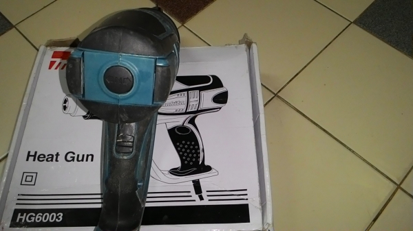 ขายเครื่องเป่าลมร้อนยี่ห้อMakita รุ่นHG6003(1,800วัตต์)พร้อมปากอุปกรณ์สภาพดีมากครับ