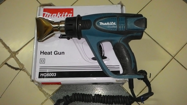 ขายเครื่องเป่าลมร้อนยี่ห้อMakita รุ่นHG6003(1,800วัตต์)พร้อมปากอุปกรณ์สภาพดีมากครับ