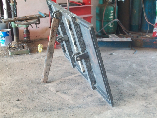 กล่องติดหลังรถไถใส่28ถึง47แรง