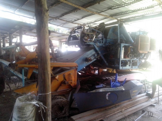 รถเกี่ยวอู่สยามการช่างตัวเดิน10 ปั้มได่กิ้น22 เครื่อง175 เทอร์โบว์ใบแทรคแมคโรถพร้อมเกี่ยว รถเกี่ยวอู่สยามการช่างตัวเดิน10 ปั้มได่กิ้น22 เครื่อง175 เทอร์โบว์ใบแทรคแมคโรถพร้อมเกี่ยว