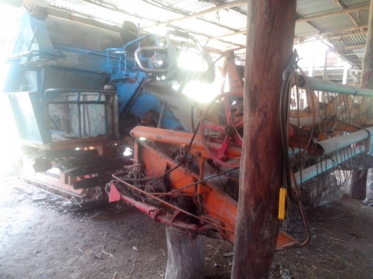 รถเกี่ยวอู่สยามการช่างตัวเดิน10 ปั้มได่กิ้น22 เครื่อง175 เทอร์โบว์ใบแทรคแมคโรถพร้อมเกี่ยว รถเกี่ยวอู่สยามการช่างตัวเดิน10 ปั้มได่กิ้น22 เครื่อง175 เทอร์โบว์ใบแทรคแมคโรถพร้อมเกี่ยว