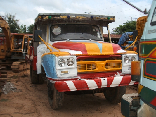 ขายรถบรรทุกสิบล้อ หัวยาว 1 เพลา เครื่องยนต์ 6 BD 165 แรงม้า มีสโลว์กลาง ไม่มีทะเบียน