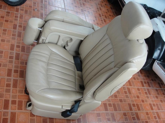 ..... ขาย เบาะ VIP หมุนได้ สภาพใหม่ถอดจากรถตู้หลังคาสูง..... ..... ขาย เบาะ VIP หมุนได้ สภาพใหม่ถอดจากรถตู้หลังคาสูง.....