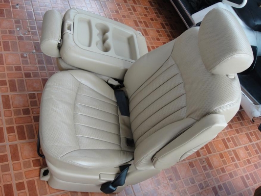 ..... ขาย เบาะ VIP หมุนได้ สภาพใหม่ถอดจากรถตู้หลังคาสูง..... ..... ขาย เบาะ VIP หมุนได้ สภาพใหม่ถอดจากรถตู้หลังคาสูง.....