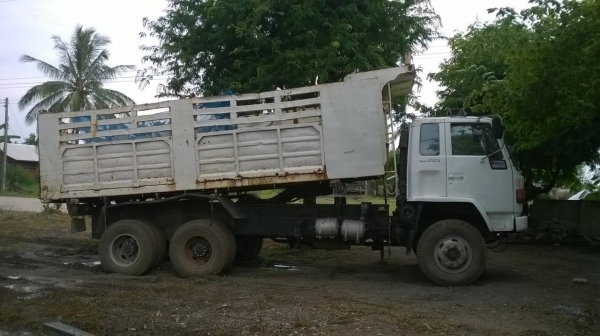 ขาย 10 ล้อดั้ม Rocky 240 หัวขาว FXZ23NFY คัสซีสวยตลอดเส้น เครื่อง 6SD1 240 แรงม้า เกียร์ Easton ยางเต็ม ทะเบียนพร้อมโอน ราคาต่อรองได้