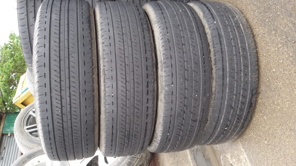 ขายยาง 215 65 16 ปี13ชุดละ4500