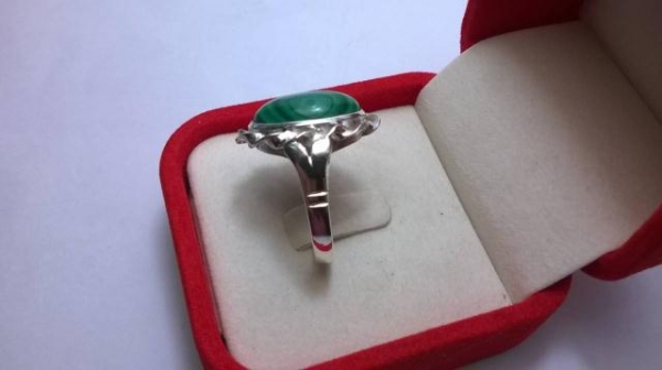 แหวนเงินพลอยมาลาไคล์