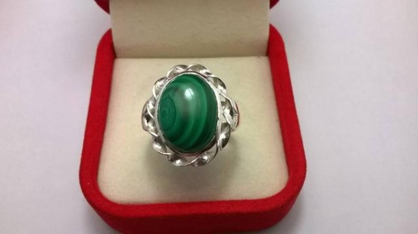 แหวนเงินพลอยมาลาไคล์