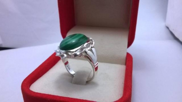 แหวนเงินพลอยมาลาไคล์