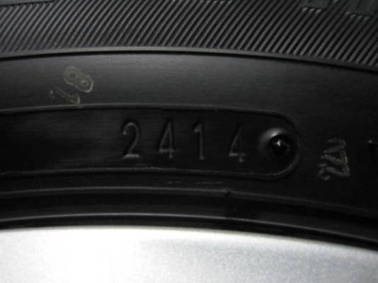 ขายยางติดรถป้ายแดง Dunlop ขอบ 15 ขนาด 185 60 15 ปี 14