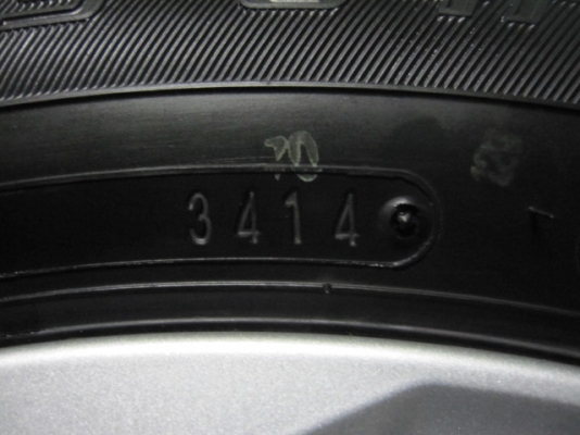 ขายล้อแม็กป้ายแดง VIOS YARIS พร้อมยางปี14 ขอบ15 ตุ่มหน้ายางมีครบ