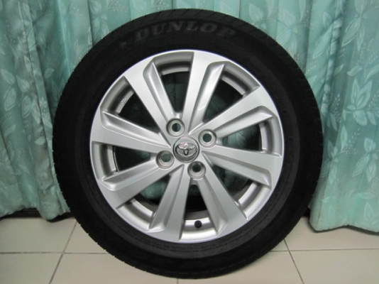 ขายล้อแม็กพร้อมยาง TOYOTA VIOS ขอบ 15 ยางปี 14 ตุ่มหน้ายางยังมีอยู่