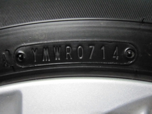 ขายล้อแม็กพร้อมยาง TOYOTA VIOS ขอบ 15 ยางปี 14 ตุ่มหน้ายางยังมีอยู่