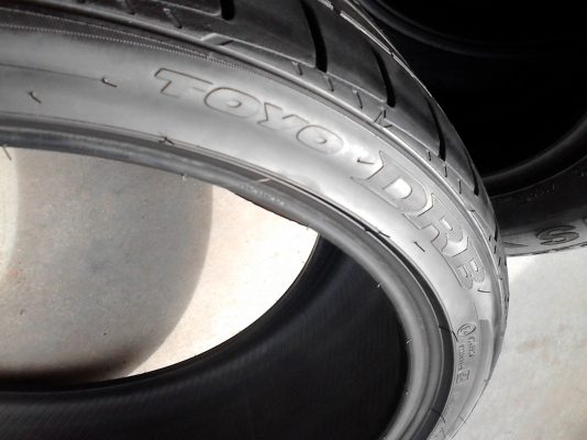 245/35R20 TOYO DRB ( MADE IN JAPAN ) สวยๆ ไม่มีปะ ปี 2012 มี 1 เส้น TEL.081-427-3941 245/35R20 TOYO DRB ( MADE IN JAPAN ) สวยๆ ไม่มีปะ ปี 2012 มี 1 เส้น TEL.081-427-3941