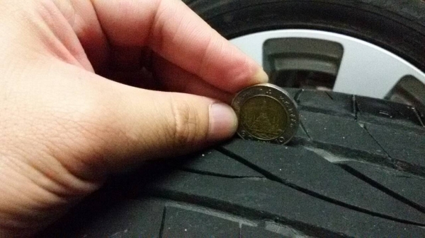 ล้อแม็กเชฟโรเลต แคปติวา ขอบ 17 พร้อมยาง ราคา 5500 บาท ล้อแม็กเชฟโรเลต แคปติวา ขอบ 17 พร้อมยาง ราคา 5500 บาท