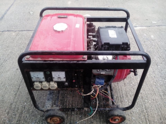 ขายเครื่องปั่นไฟ HONDA 20 HP มือสอง พร้อมใช้ 10 KVA. สตารท์มือด้วยกุญเเจ