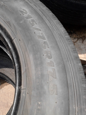 ยาง 6 ล้อ 4 ล้อกลาง  215/75R17.5 MAXXIS UR275   16 PR  มี 3 เส้น ( ปี 4310 ) TEL.081-4273941