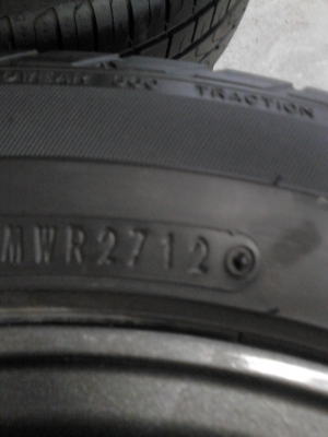 แม๊กพร้อมยาง 185/60R15 DUNLOP SP SPORT 2030  ปีสวยๆ 2012 ขายชุด 4 ล้อ TEL.081-427-3941