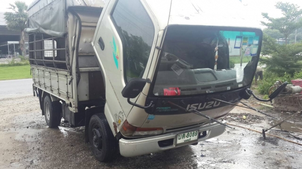 รถ 4 ล้อ isuzu ป้ายเล็ก เครื่อง 2800 ฝาดำ แอร์พวงมาลัยเพาเวอร์ ไฟฟ้า