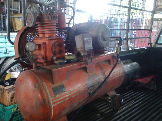 ปั้มลม 150 ลิตรญี่ปุ่นสภาพเดิมๆครับ หัวเดียวญี่ปุ่นครับพร้อมใช้มอเตอร์มิสซูครับราคานี้คุ้มครับ