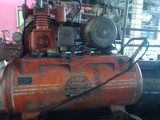 ปั้มลม 150 ลิตรญี่ปุ่นสภาพเดิมๆครับ หัวเดียวญี่ปุ่นครับพร้อมใช้มอเตอร์มิสซูครับราคานี้คุ้มครับ