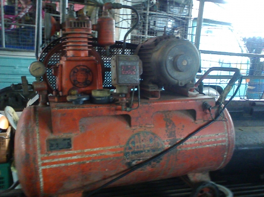 ปั้มลม 150 ลิตรญี่ปุ่นสภาพเดิมๆครับ หัวเดียวญี่ปุ่นครับพร้อมใช้มอเตอร์มิสซูครับราคานี้คุ้มครับ