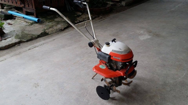 รถพรวนดินเดินตามขนาดเล็ก  KUBOTA   เก่าญี่ปุ่น พร้อมชุดพรวนดิน สภาพดี รถพร้อมทำงาน เครื่องยนต์ติดง่าย เหมาะพรวนดินแปลงขนาดกลาง-เล็ก ประหยัดน้ำมันเคลื่อนที่ง่าย
