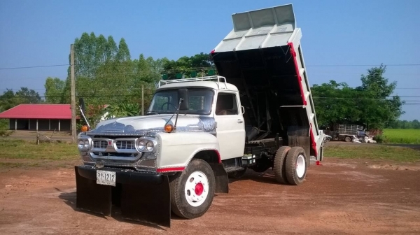 ขาย 6 ล้อหัวยาวดั้ม คัสซีสวยตลอดเส้น เครื่อง HO6C 180 แรงม้า เกียร์ HO เฟืองท้าย FUSO พวงมาลัยพาวเวอร์ ยางเต็ม ทะเบียนเต็มพร้อมโอน ราคาต่อรองได้ครับ