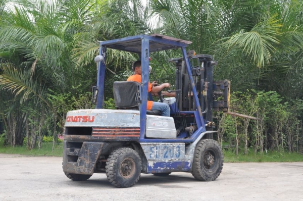 ขายFORKLIFT KOMATSU FD25-11 2.5ตันครึ่ง ดีเซล สภาพสวยเดิมจากญี่ปุ่นยังไม่เคยใช้ในไทย190,000เท่านั้น!!
