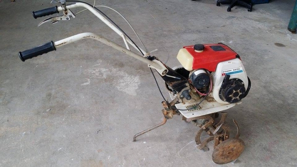 รถพรวนดินเดินตามขนาดเล็ก MITSUBISHI เก่าญี่ปุ่น พร้อมชุดพรวนดิน สภาพดี รถพร้อมทำงาน เครื่องยนต์ติดง่าย เหมาะพรวนดินแปลงขนาดกลาง-เล็ก ประหยัดน้ำมันเคลื่อนที่ง่าย รถพรวนดินเดินตามขนาดเล็ก MITSUBISHI เก่าญี่ปุ่น พร้อมชุดพรวนดิน สภาพดี รถพร้อมทำงาน เครื่องยนต์ติดง่าย เหมาะพรวนดินแปลงขนาดกลาง-เล็ก ประหยัดน้ำมันเคลื่อนที่ง่าย