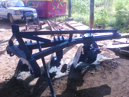 ขายหาง3สําหรับใส่รถไถสนใจ0871684611