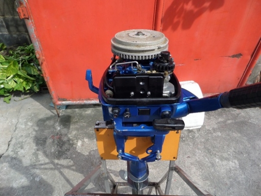 เรือปิเนียม LANDUA 12 ฟุต พร้อมเครื่อง SUZUKI 8 แรงหางสั้น