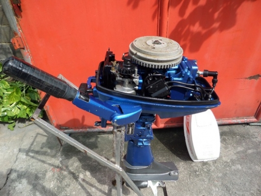 เรือปิเนียม LANDUA 12 ฟุต พร้อมเครื่อง SUZUKI 8 แรงหางสั้น