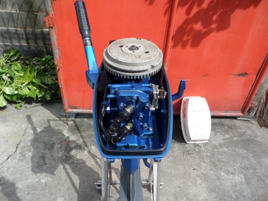 เรือปิเนียม LANDUA 12 ฟุต พร้อมเครื่อง SUZUKI 8 แรงหางสั้น