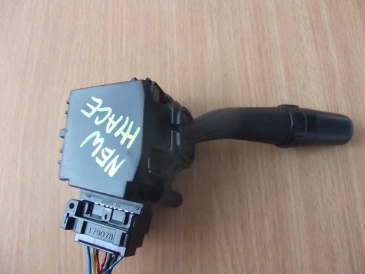 ก้านสวิตช์ปัดน้ำฝนของรถ TOYOTA HIACE สภาพสวยๆ ก้านสวิตช์ปัดน้ำฝนของรถ TOYOTA HIACE สภาพสวยๆ