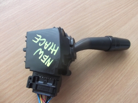 ก้านสวิตช์ปัดน้ำฝนของรถ TOYOTA HIACE สภาพสวยๆ ก้านสวิตช์ปัดน้ำฝนของรถ TOYOTA HIACE สภาพสวยๆ