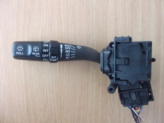 ก้านสวิตช์ปัดน้ำฝนของรถ TOYOTA HIACE สภาพสวยๆ ก้านสวิตช์ปัดน้ำฝนของรถ TOYOTA HIACE สภาพสวยๆ