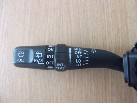 ก้านสวิตช์ปัดน้ำฝนของรถ TOYOTA HIACE สภาพสวยๆ ก้านสวิตช์ปัดน้ำฝนของรถ TOYOTA HIACE สภาพสวยๆ