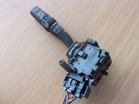 ก้านสวิตช์ปัดน้ำฝนของรถ TOYOTA HIACE สภาพสวยๆ ก้านสวิตช์ปัดน้ำฝนของรถ TOYOTA HIACE สภาพสวยๆ