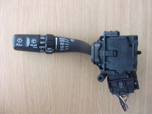ก้านสวิตช์ปัดน้ำฝนของรถ TOYOTA HIACE สภาพสวยๆ ก้านสวิตช์ปัดน้ำฝนของรถ TOYOTA HIACE สภาพสวยๆ