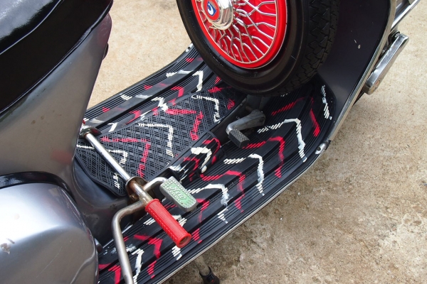 ลดราคาขาย Bajaj หัวเหลี่ยม สภาพเดิม ทะเบียนพร้อมโอน 49,000.- (ที่เชียงใหม่)