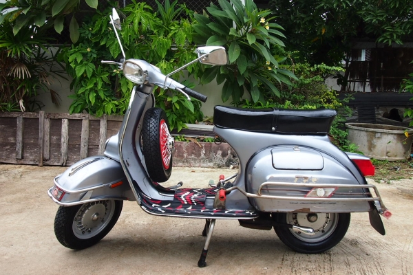 ลดราคาขาย Bajaj หัวเหลี่ยม สภาพเดิม ทะเบียนพร้อมโอน 49,000.- (ที่เชียงใหม่)